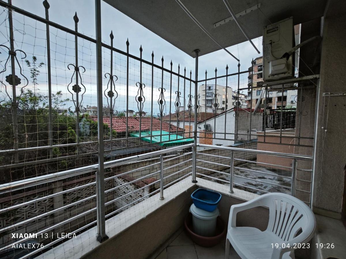 Apartment In The Center 2 바르나 외부 사진